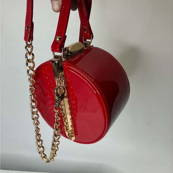 Elegant Red Mini Bag clutch with Gold Chain by Joseph D’arezzo - Picture 5 of 10